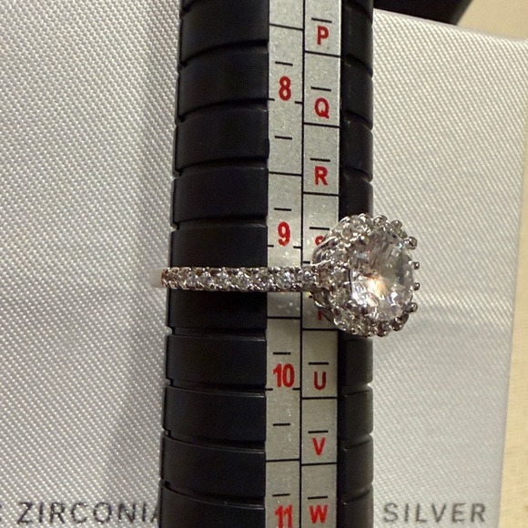 Dazzling  Cubic Zirconia Sterling Silver Women’s Classic occasion Ring Size 9.5 - Picture 7 of 8